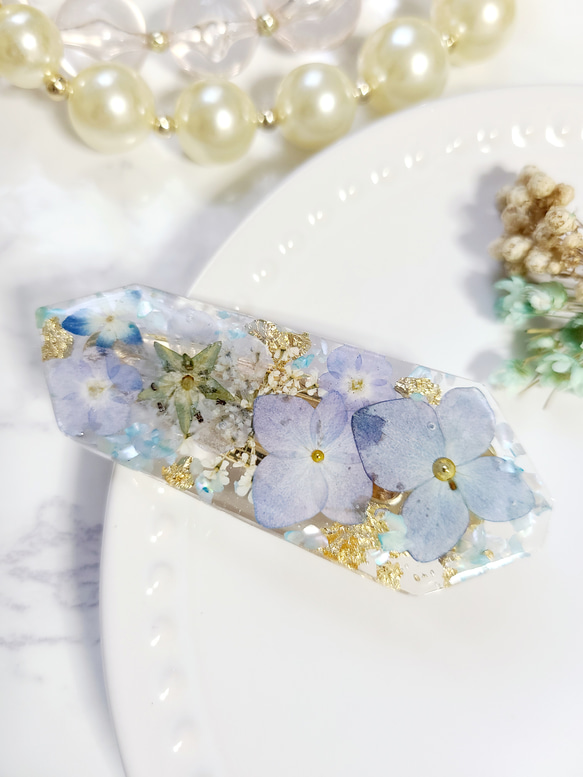 ♡2点～送料無料♡春の訪れ*＊　紫陽花と青い小花のヘアクリップ　ドライフラワーレジン  ボタニカルレジン 4枚目の画像