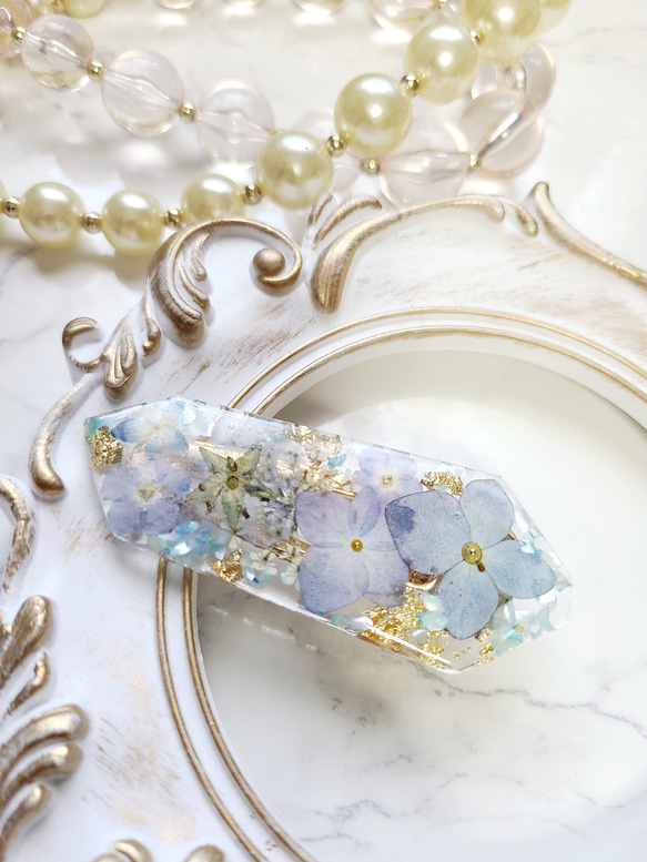 ♡2点～送料無料♡春の訪れ*＊　紫陽花と青い小花のヘアクリップ　ドライフラワーレジン  ボタニカルレジン 7枚目の画像