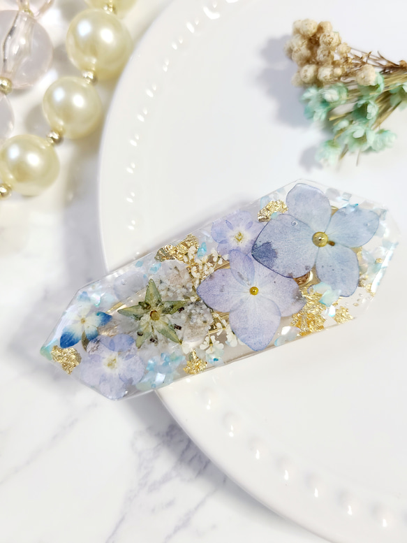 ♡2点～送料無料♡春の訪れ*＊　紫陽花と青い小花のヘアクリップ　ドライフラワーレジン  ボタニカルレジン 3枚目の画像