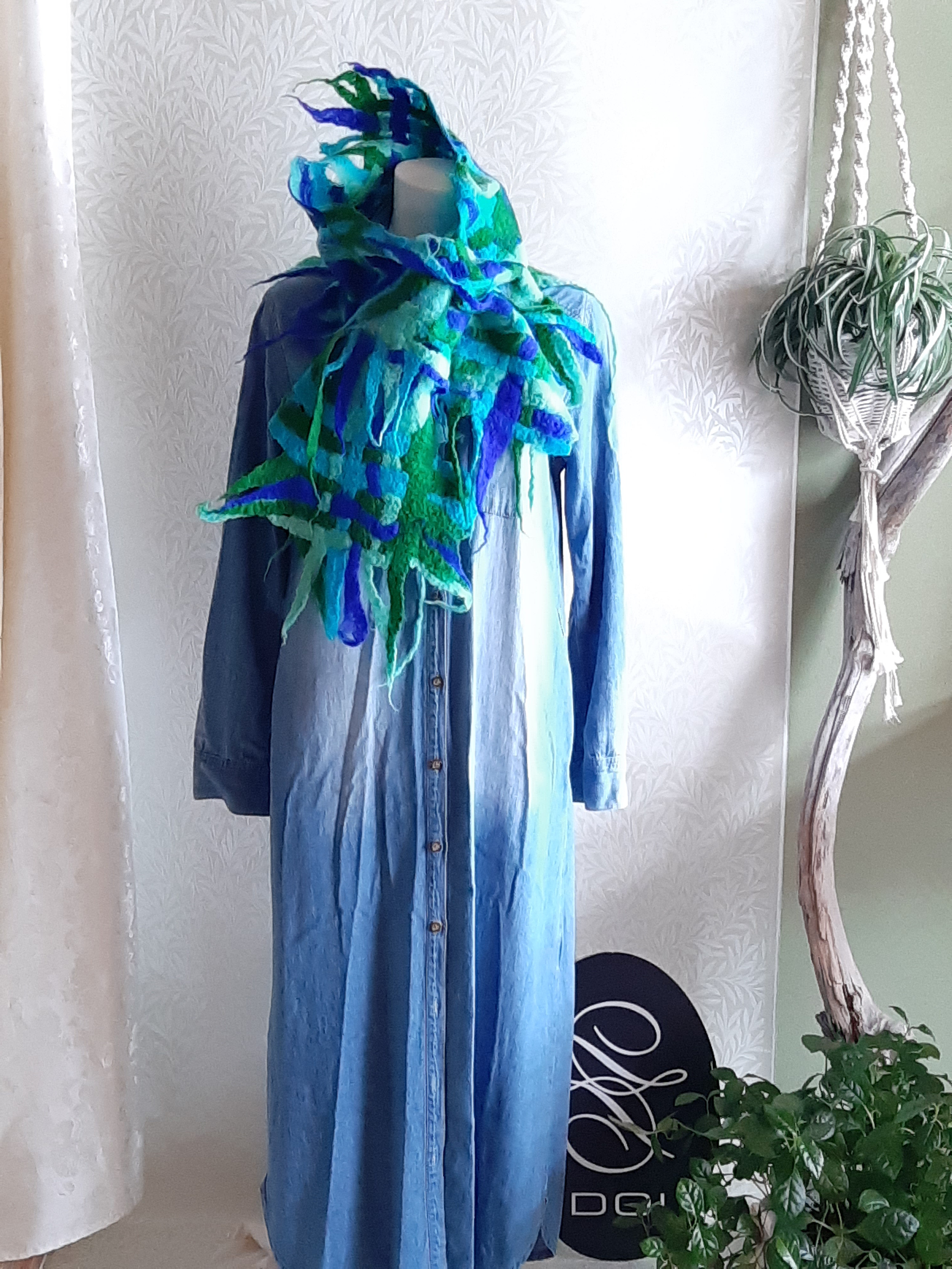 s7　世界に１点デザインスカーフ　イギリス産ウール１００％　手仕事　限定商品