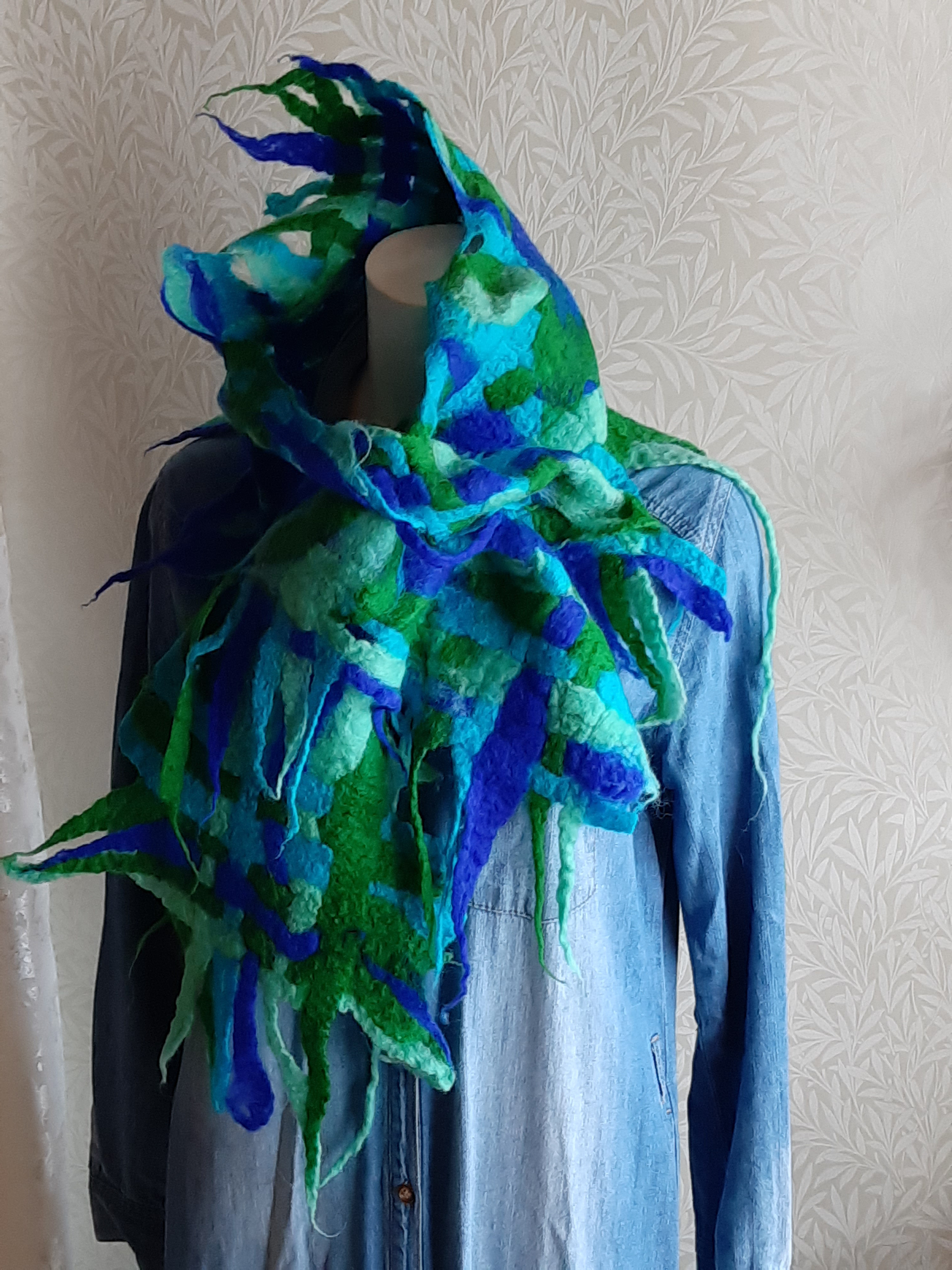 s7　世界に１点デザインスカーフ　イギリス産ウール１００％　手仕事　限定商品