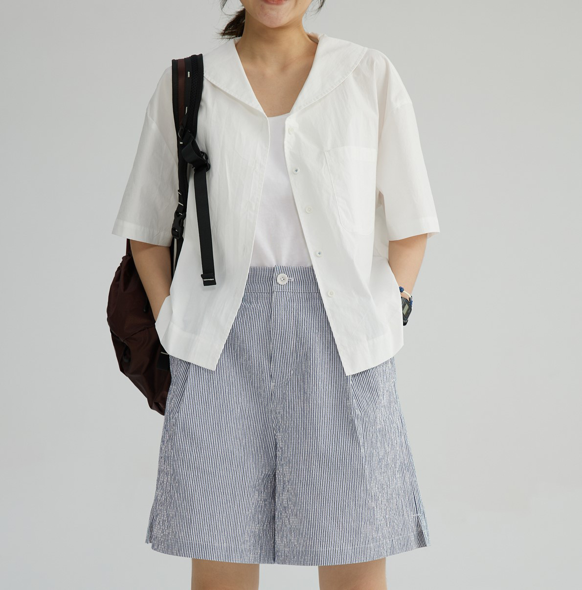 【即納】シンプル基調で顔周りすっきり セーラーカラー風ブラウス  ホワイト