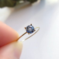 K10 寶石品質 4 毫米「斯里蘭卡藍色藍寶石」刻面戒指 [九月生日石] 第10張的照片