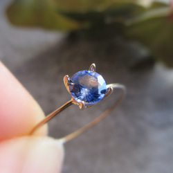 K10 寶石品質 4 毫米「斯里蘭卡藍色藍寶石」刻面戒指 [九月生日石] 第1張的照片
