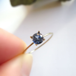 K10 寶石品質 4 毫米「斯里蘭卡藍色藍寶石」刻面戒指 [九月生日石] 第11張的照片