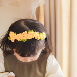 キッズカチューシャ 子供 ヘアアクセサリー 花柄 春 手編み ミモザ 3枚目の画像