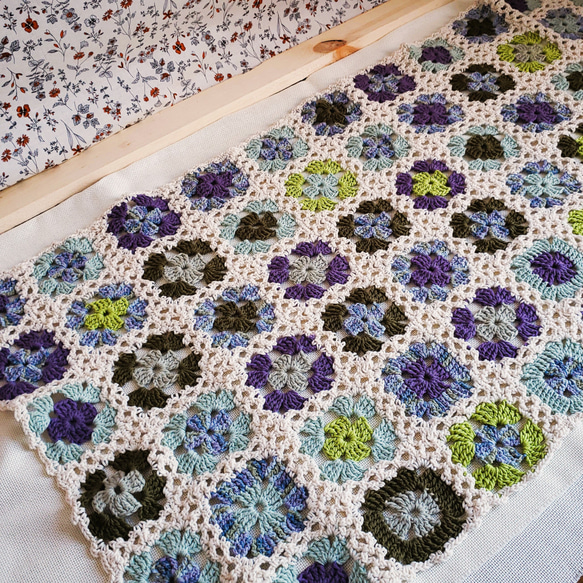 BQKH レース ニット ラグ ビンテージ 緑 紫ドイリー ブランケット Y かぎ針編みのミニブランケット・マルチカバー・初夏・紫とブルーの花畑