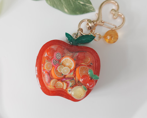 メメルコルク筒型キーホルダーリンゴチャーム 11885437a50eaad8aadd166bee77e3