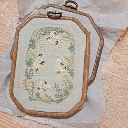 アカシアミモザの刺繍飾り 4枚目の画像