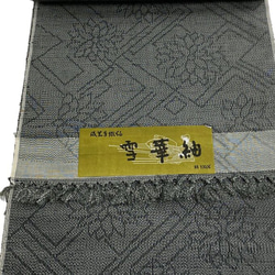 *和服* 這是用泥染的大島紬和雪花紬製成的半寬成人平子帶。長430cm。 第11張的照片