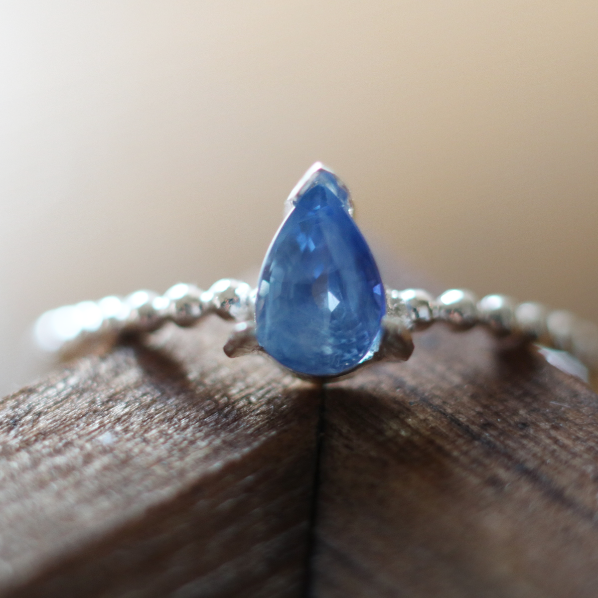 （一点もの・Silver925)ブルーサファイアのつぶつぶシルバーリング（6*4mm）