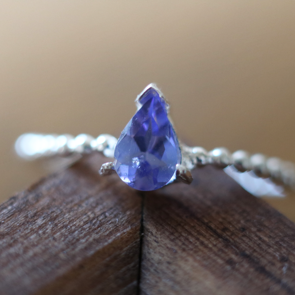 （一点もの・Silver925)タンザナイトのつぶつぶシルバーリング（6*4mm）