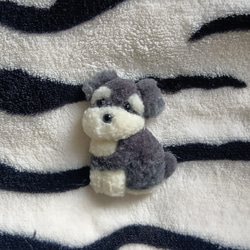 ヨークシャーテリアの仔犬 刺繍ブローチ ヨーキー 犬 ブローチ