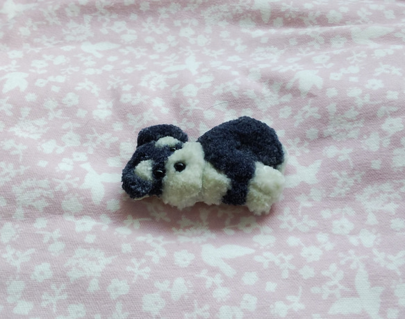 ミニチュア・シュナウザーの刺繍ブローチ【小】　犬　 5枚目の画像