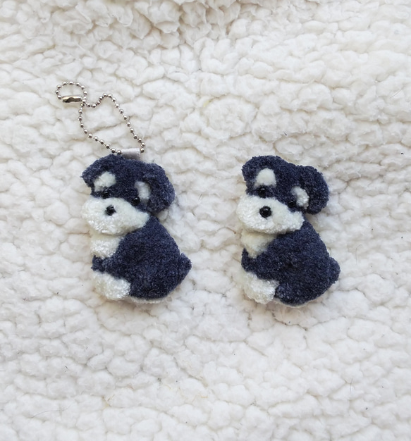 ミニチュア・シュナウザーの刺繍ブローチ【小】　犬　 3枚目の画像