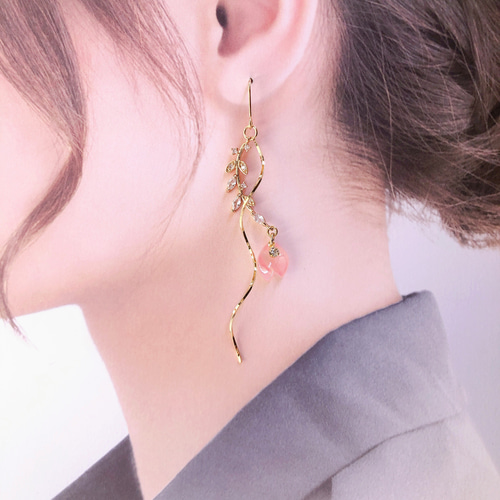 春の訪れ✺⋆* 桜の花びら×All高品質ゴールド ゆらゆらピアス 