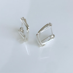 silver925 diagonal square  3連　キャッチレス　フープピアス 2枚目の画像