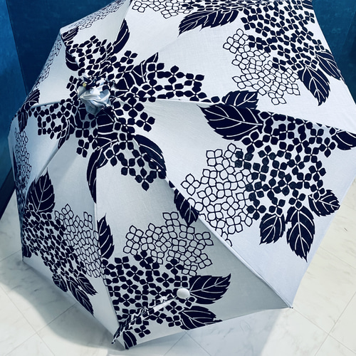 未使用に近い美品！ふりふ 日本製「 傘と紫陽花 」　浴衣 未使用に近い美品！ふりふ 日本製「 傘と紫陽花 」 浴衣 - メルカリ