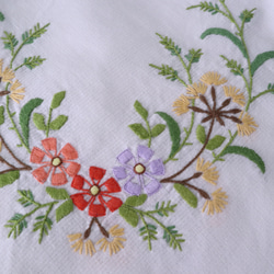 ドイツの手仕事/素敵な野花の手刺繍 テーブルクロス・生地 (ヴィンテージ リメイク素材) 20枚目の画像