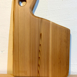 自然木 スギ カッティングボード 3枚目の画像