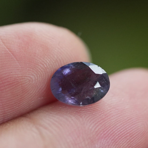 小さな流星群＊1.3 ct ☆ブラットショットアイオライト サン