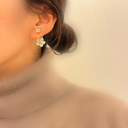 ビジューとフラワーの イヤリング 花 ピアス シルバー925 可愛い 樹脂