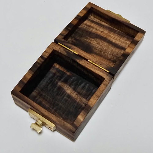 黒柿の鍵付小箱 キーケース Miyabow 通販 17419270|Creema 黒柿の鍵付小箱 キーケース Miyabow 通販 17419270|Creema