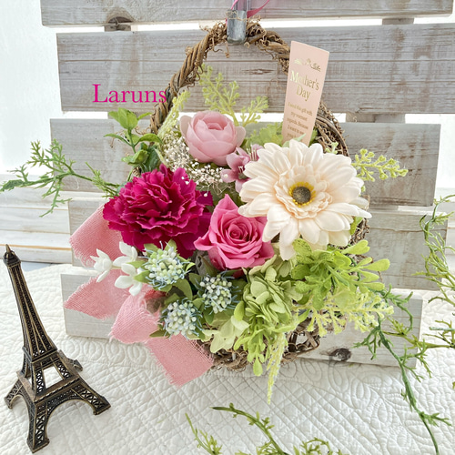 濃いめピンクフラワーバスケットの壁掛けリース プリザーブドローズ 母  