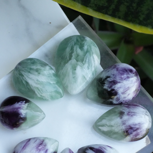 芸術の羽根☆大粒☆エンジェルフェザーフローライト s1129 天然石  