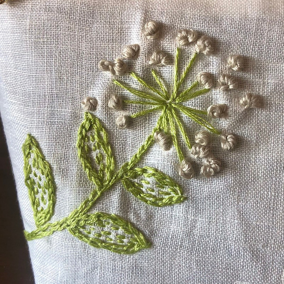 リネン　お花刺繍　ポーチ　受注製作 4枚目の画像