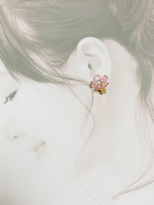 桜のイヤリング ライトパープル ハンドメイド 5枚目の画像