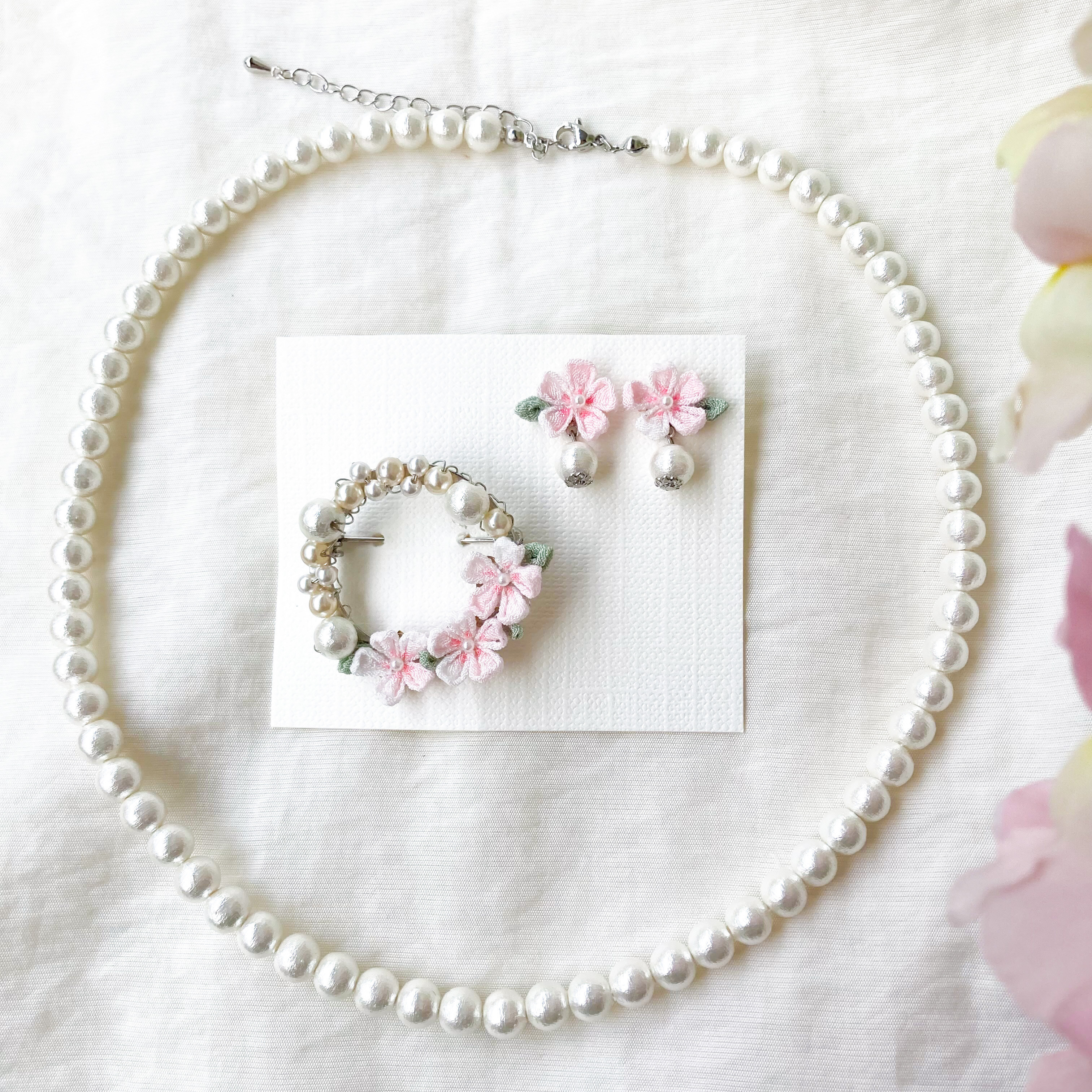 【Creema春の福袋】春待ち桜×ふんわりパール フォーマル3点セット（ピアス/イヤリング、ブローチ、ネックレス）