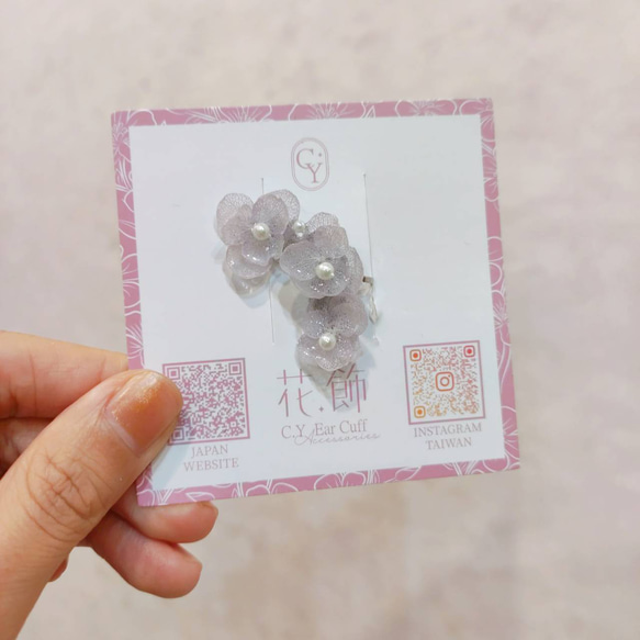 本物のあじさいの花びらで作るイヤーカフ  ３連と１連選べます 1枚目の画像