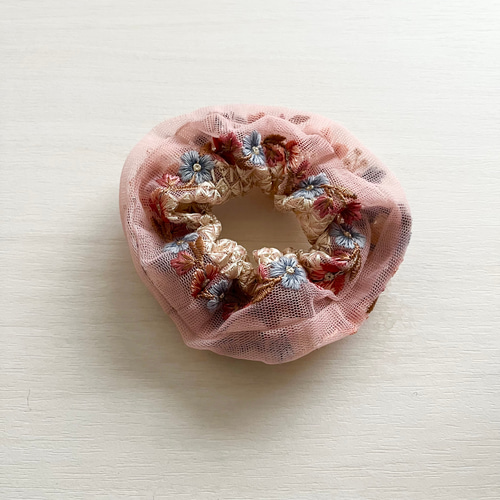 小さめ＊キッズにも＊インド刺繍リボンで作ったシュシュ シュシュ