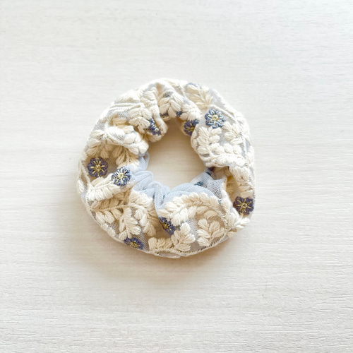 小さめ＊キッズにも＊インド刺繍リボンで作ったシュシュ シュシュ