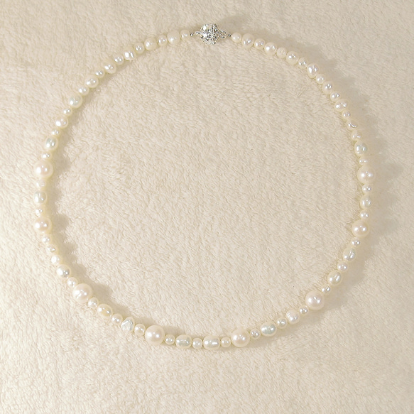 本真珠（淡水パール）のネックレス（マグネット、ホワイト、ナチュラルカラー、セミバロック、ラインストーン、6月の誕生石） 8枚目の画像