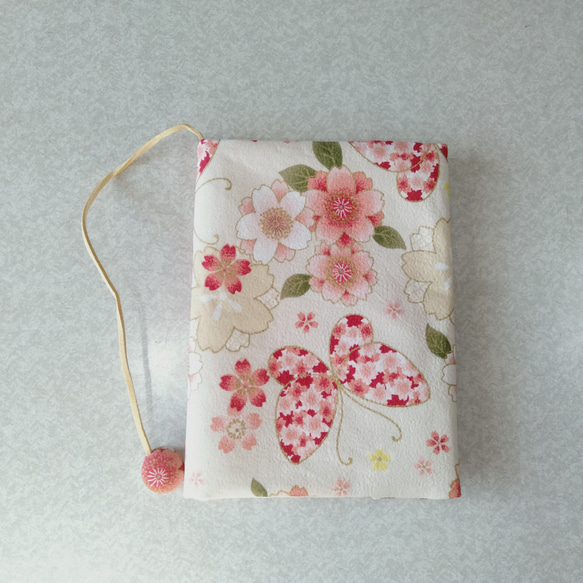 布のブックカバー(桜と蝶） 2枚目の画像