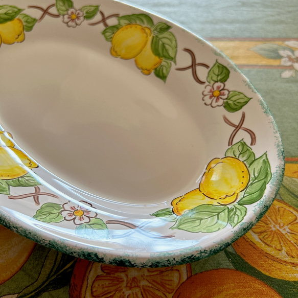 マヨリカ焼きオーバル皿M(レモンと花)グリーン 2枚目の画像