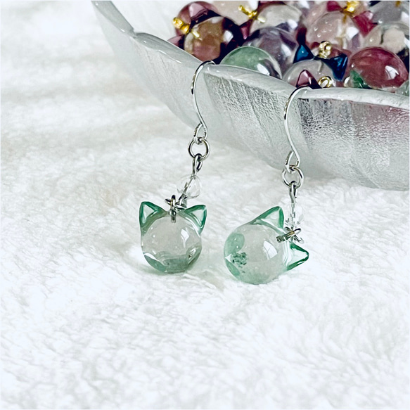 にゃんこだま＊ 天然石 アベンチュリン 猫耳つけたまるいたま 耳飾り