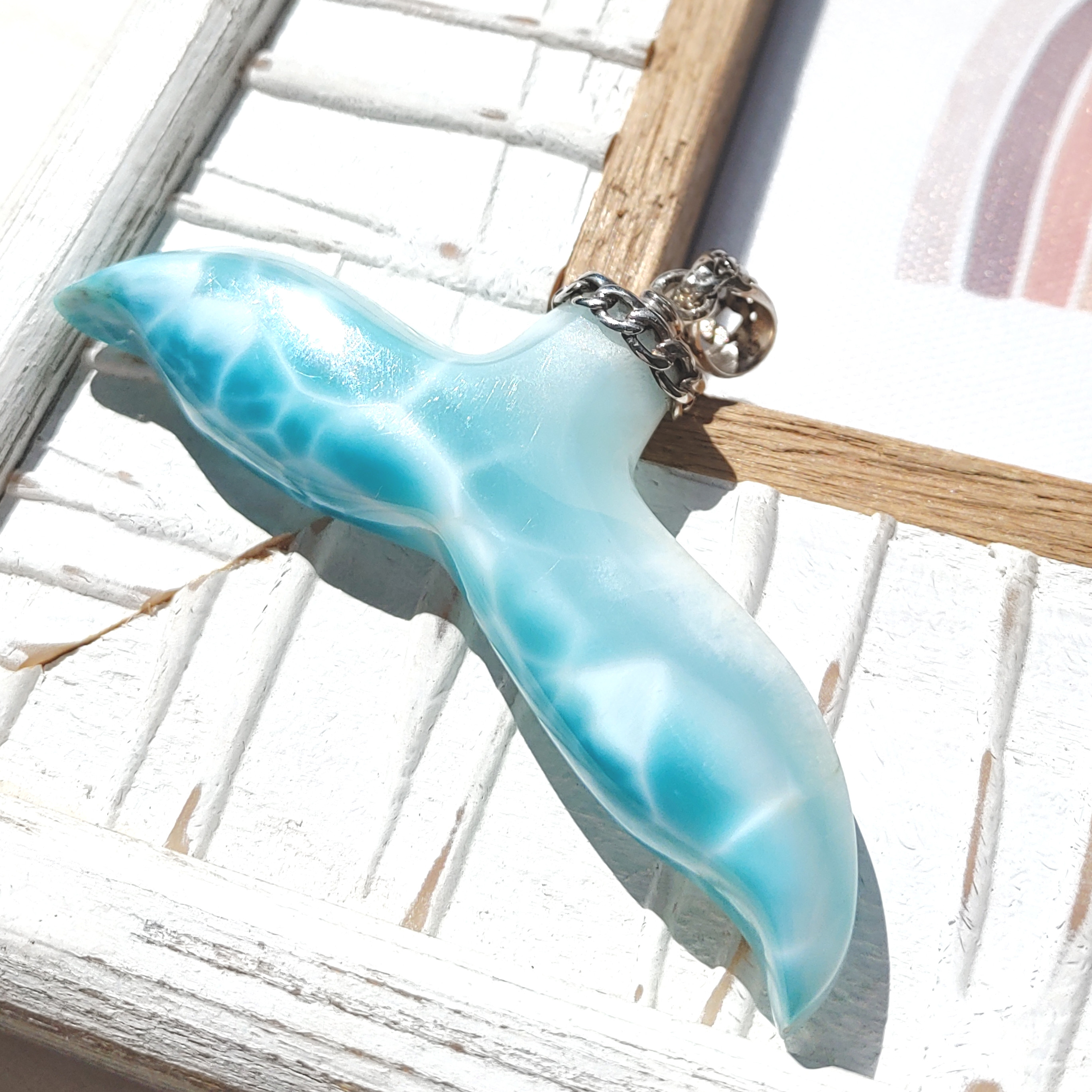 ♡神秘な美しさ♡約8㎝！ハッキリ波模様～透明へのグラデーション♡超トップクオリティ ホエールテール ラリマーペンダント