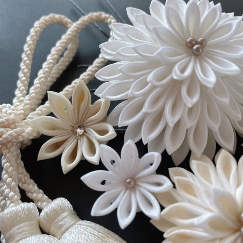 白無垢の花嫁さまへ | 本格的な正絹つまみ細工髪飾り | 結婚式 白無垢の花嫁さまへ | 本格的な正絹つまみ細工髪飾り | 結婚式