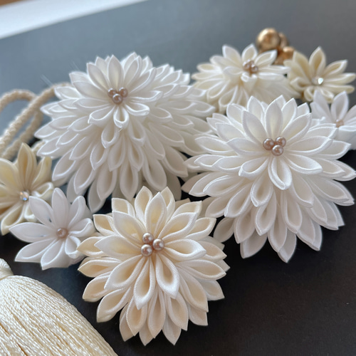 白無垢の花嫁さまへ | 本格的な正絹つまみ細工髪飾り | 結婚式 白無垢の花嫁さまへ | 本格的な正絹つまみ細工髪飾り | 結婚式