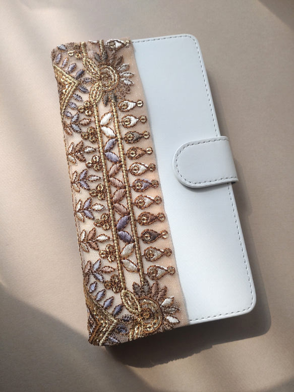 iPhone15 インド刺繍リボンの手帳型スマホケース アイフォンカバー/アイフォンスマホケース 4枚目の画像