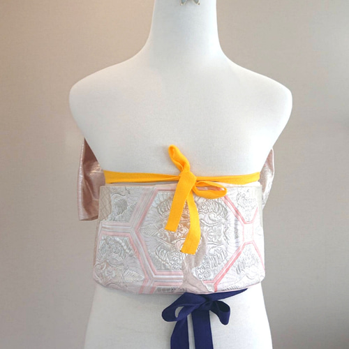 振袖作り帯 正統派古典 白地/赤 菊柄/百合柄 かっこいい 大人っぽい振袖