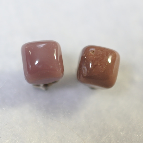 （1 件）帝王碧玉方形耳環（6 毫米，紅棕色，鈦柱） 第1張的照片