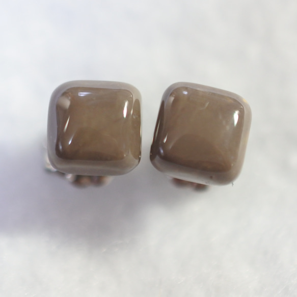 （1 件）帝國碧玉方形耳環（6 毫米，棕色，鈦柱） 第1張的照片
