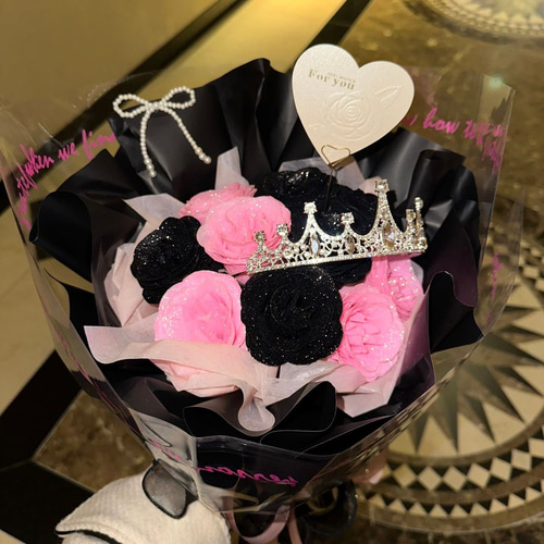 ピンク・黒色グリッターローズ使用 今流行りの包装紙ワンホンブーケを