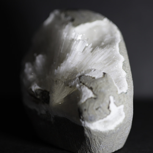 スコレサイト229gスコレス沸石 / 原石 標本 天然石 ZK stones