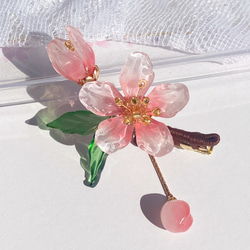 桃の花のヘアクリップ　桃付き 4枚目の画像