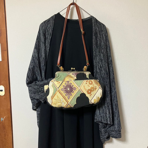 ハンドメイド 和柄 黒留袖 リメイク がま口 バッグの通販 by